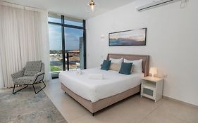 Hi-Yam Seaview Apartments & Suites